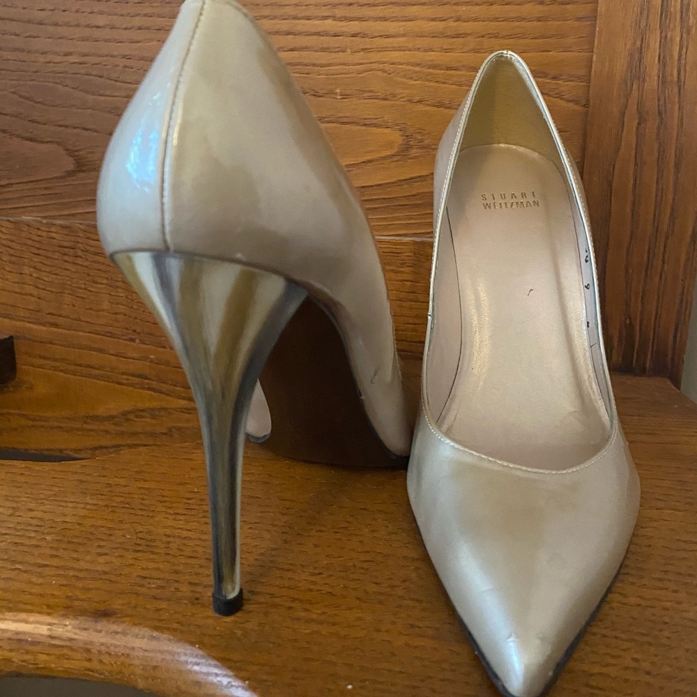 Stilettos Patent Leather, gold tone.